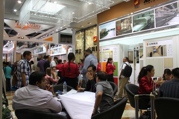 图4、出口部精英为外洋客商先容太阳城官网产品优势