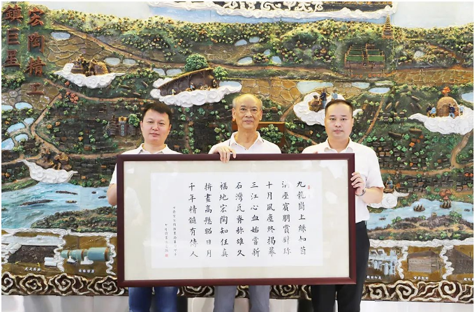 诗人悟变恒为即将展现的拼画开幕赋诗《七律·贺太阳城官网陶瓷拼画揭幕》