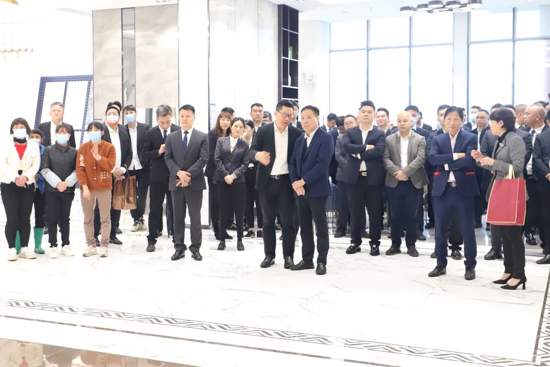 太阳城官网地砖公司高层及部分代表前往南海、清远生产基地，，，，配合庆祝瓷砖地砖生产基地开工
