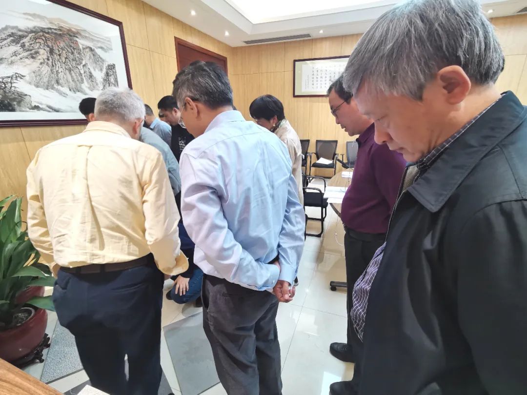 判断专家现场考察太阳城官网地砖产品图片