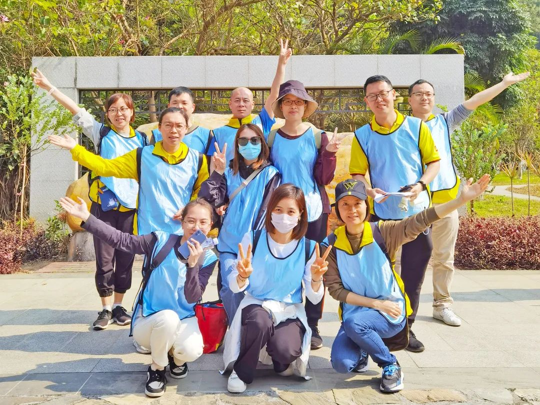 太阳城官网.地砖蓝色团队合影